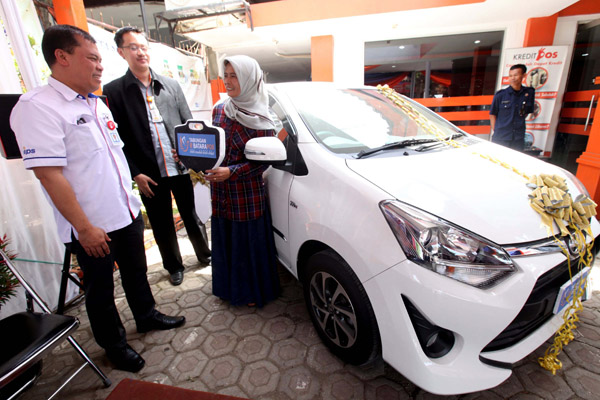  FOTO: BTN Serahkan Hadiah Mobil Kepada Pemenang Undian Berhadiah Tabungan e-Batarapos