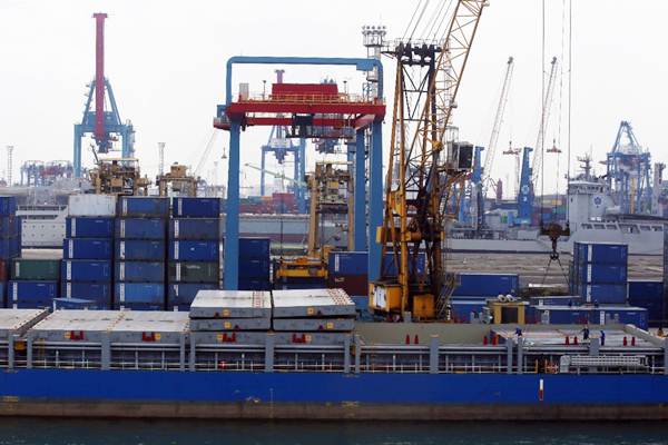  LAYANAN TANJUNG PRIOK  : Bea & Cukai Dukung Relokasi Kontainer Longstay