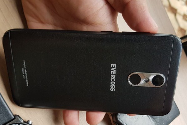 Face Unlock di Ponsel Murah Evercross M50