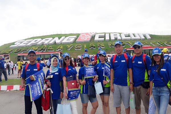 Konsumen Suzuki yang menyaksikan langsung ajang balap MotoGP di Sepang International Circuit, Malaysia/ist