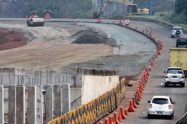  DAMPAK PEMBANGUNAN : Infrastruktur Topang Laju Industri