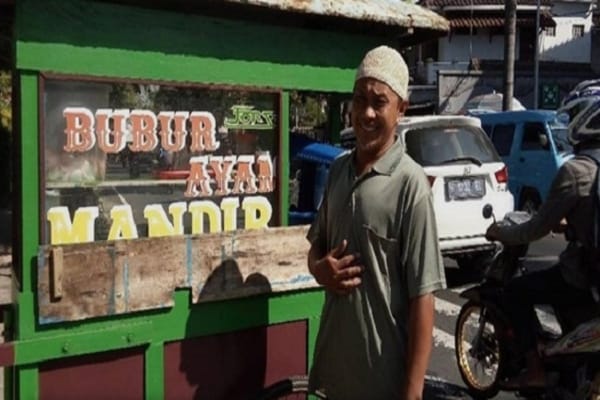  Agus Sutriyono, Pedagang Bubur Salatiga Gratiskan Dagangan Setiap Jumat