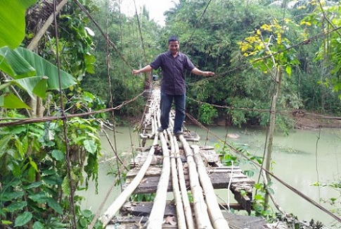  PLN Perbaiki Jembatan Gantung di Desa Kertabumi Ciamis