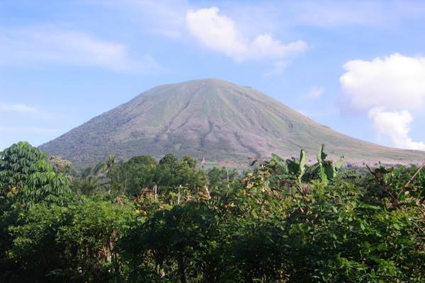 Aktivitas Gunung Lokon di Sulawesi Utara Meningkat 