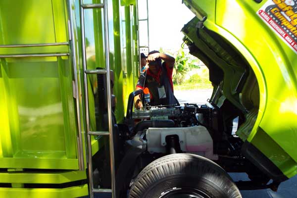  KENDARAAN NIAGA: Hino Kuasai Pasar di Sulawesi Utara