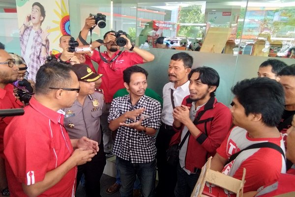  PENDATAAN KARTU, Pengusaha Gerai Ponsel Datangi Telkomsel Semarang