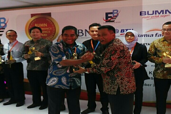  Pelindo IV Sabet Penghargaan BUMN Performance Excellence Award 2017 