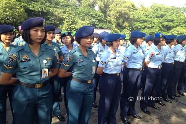  KAHIYANG JOKOWI-BOBBY MENIKAH : Kowad & Polwan Jaga Kediaman Jokowi   