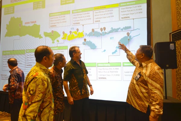  PLN Tandatangani Komitmen dengan 10 Pelanggan Potensial Jatim dan Nusra