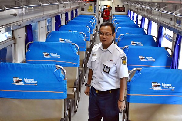  Hari Pahlawan, Anggota LVRI Naik Kereta Gratis