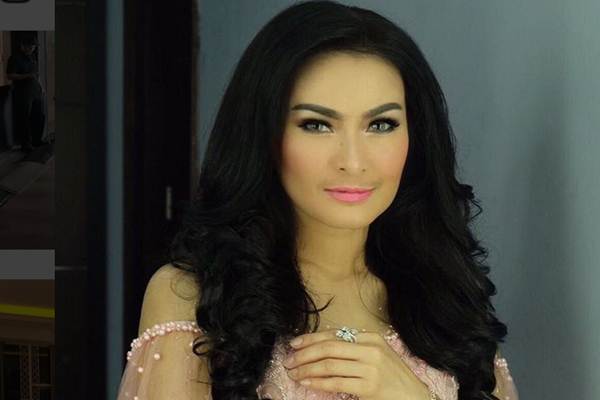  Tolak Undangan Pernikahan Kahiyang Jokowi, Iis Dahlia Diserang Netizen