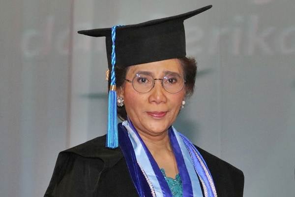  Menteri Susi Pudjiastuti Digelari Doktor Kehormatan, Ini Pesannya