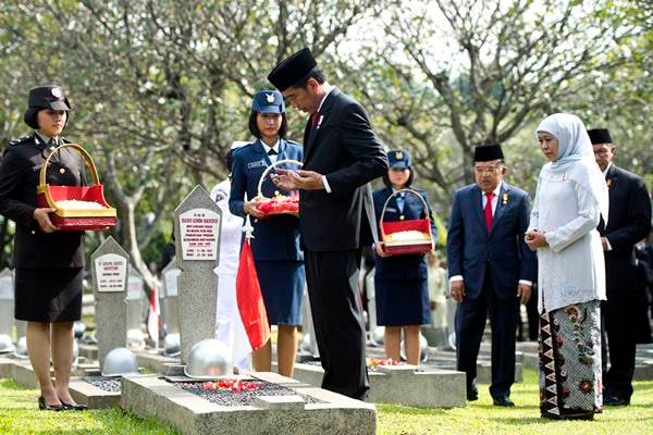  Presiden Jokowi Tabur Bunga di Makam Pahlawan