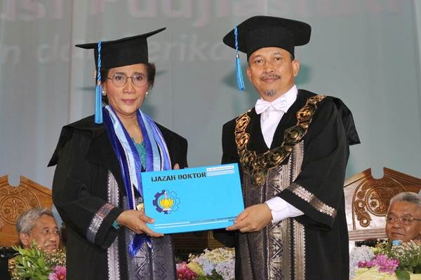  Susi Pudjiastuti Raih Doktor Honoris Causa dari ITS