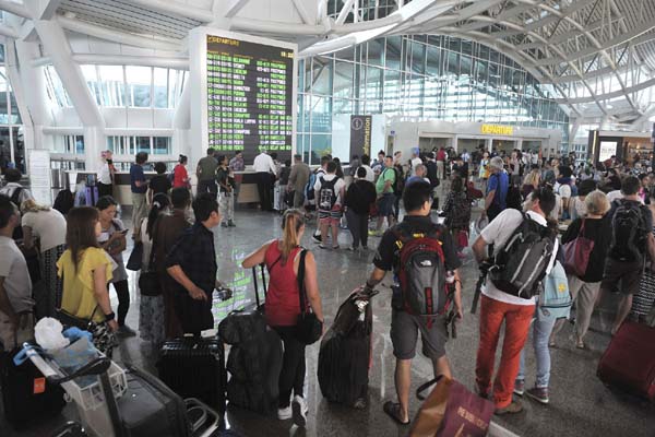  CUACA PENERBANGAN 11 NOVEMBER: Udara Kabur di Bandara Soetta, Ngurah Rai Berawan