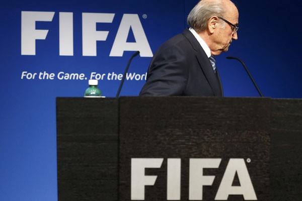 Presiden FIFA Sepp Blatter mengundurkan diri empat hari setelah dipilih kembali untuk kelima kalinya/Reuters