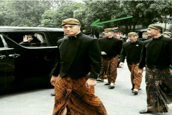  Paspampres Ganteng Ini Curi Perhatian di Pernikahan Kahiyang Jokowi