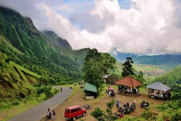  Listrik Menyala di Desa Kaki Gunung Rinjani