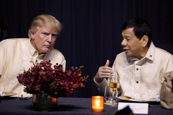  Di Bawah Trump, AS Menjalin Hubungan Erat dengan Duterte  