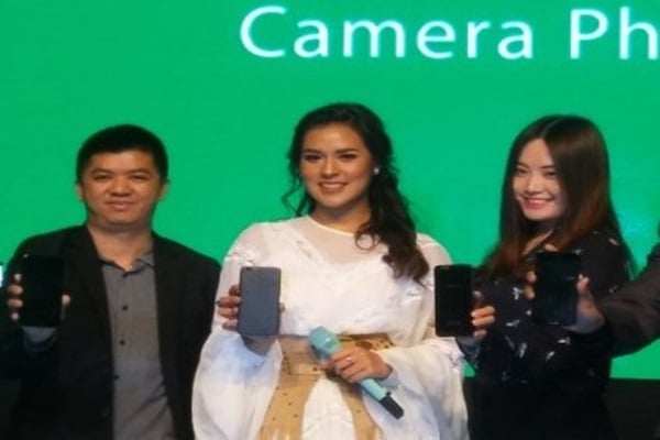  PENJUALAN SMARTPHONE : Oppo Kuasai 24% Pasar