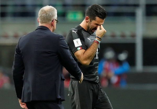  Tangis Buffon pun Pecah Usai Gagal Bawa Italia Lolos ke Piala Dunia 2018