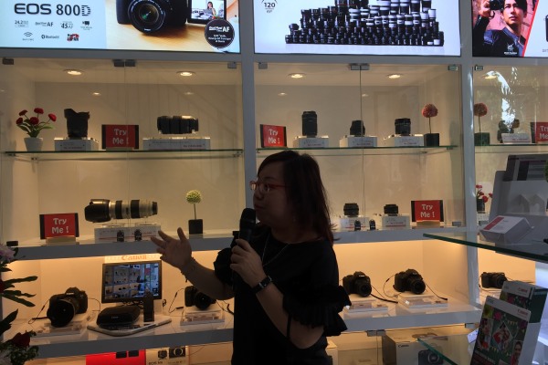 Canon berharap kehadiran gerai di Denpasar akan sangat membantu pelanggan merasakan langsung kamera yang akan dibeli./Feri Kristianto