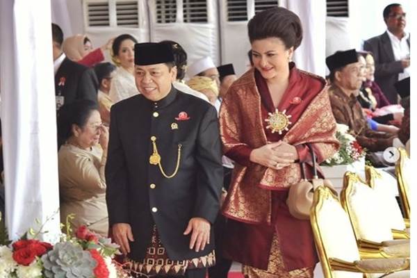  Foto–foto Modis Deisti Astriani Tagor, Istri Setya Novanto