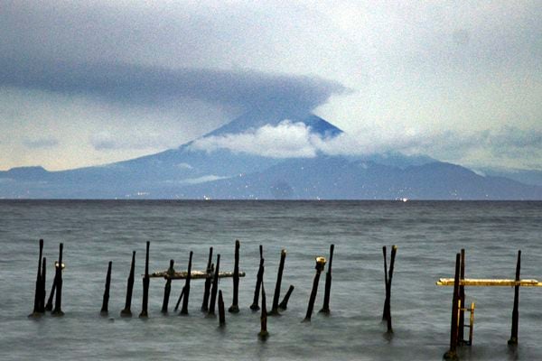  Abu Letusan Gunung Agung Mengarah ke Timur-Tenggara