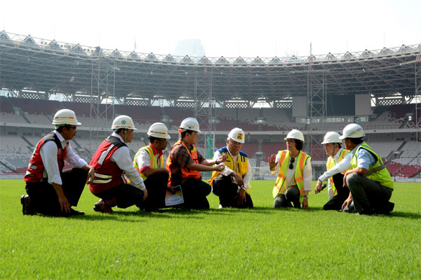  Menteri Basuki dan Menteri Sri Mulyani Cek Kesiapan Arena Olahraga di Komplek GBK