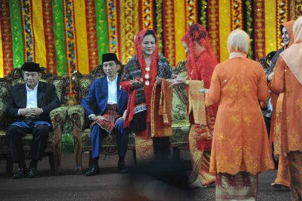  Nasihati Bobby-Kahiyang, Jokowi Lancar Berbahasa Mandailing