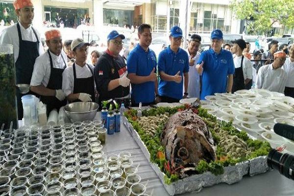  Perinus Pecahkan Rekor MURI Ikan Bakar Tuna Terberat
