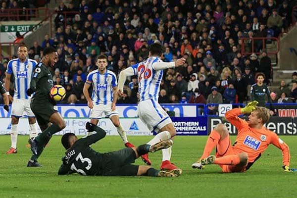  Hasil Liga Inggris: Sterling Menangkan City, Arsenal Diselamatkan Penalti Menit Terakhir