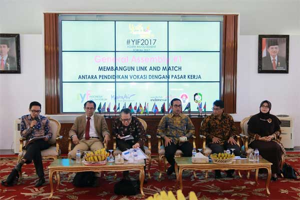  Indonesia Youth Forum: Pesantren Perlu Dukung Pendidikan Vokasi