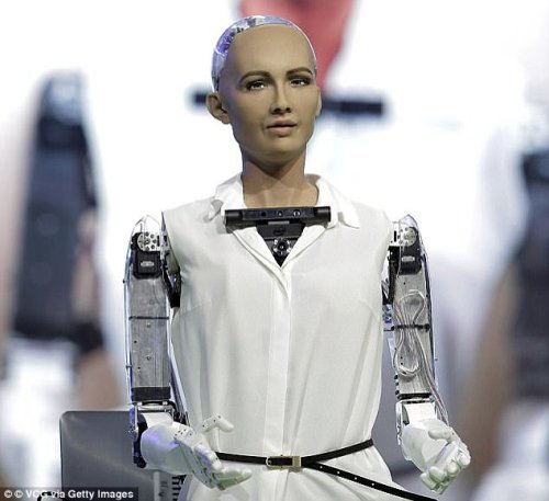  Robot Sophia Ingin Berkeluarga dan Memiliki Anak