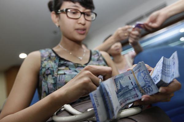  Sepanjang Hari Fluktuatif, Rupiah Berakhir Terdepresiasi Lagi