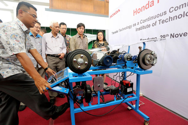  FOTO: Honda Sumbangkan Mesin Peraga untuk Pendidikan di ITB