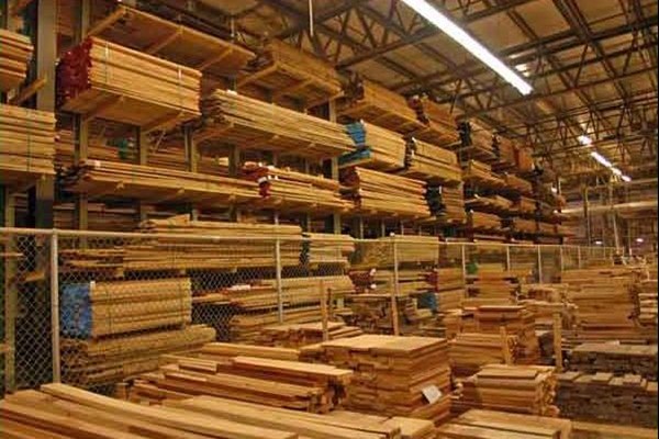  INDUSTRI KAYU OLAHAN : Ekspor Log Ancam Bahan Baku