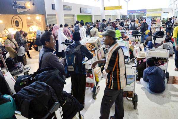  Abu Gunung Agung Menyembur 4.000 Kaki, Ngurah Rai Bali Ditutup Sampai 30 November