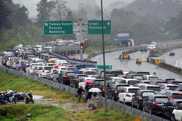  Kemacetan Tol Jagorawi Menuju Wisata Puncak