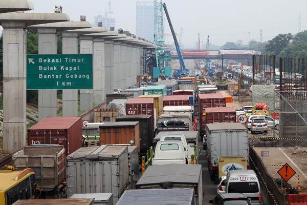  Macet di Jakarta-Cikampek, Contra Flow Diberlakukan