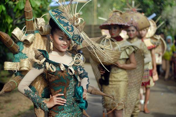  Fesyen Anyaman Bambu di Payakumbuh Botuang Festival