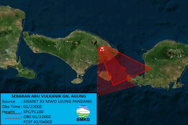  GUNUNG AGUNG ERUPSI: Potensi Muntahkan Magmatik Masih Tinggi Siang Ini