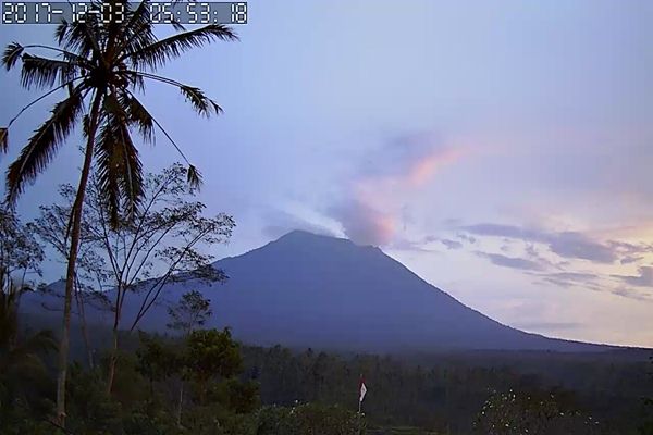  Konsentrasi Gas Sulfur Dioksida Gunung Agung Menurun