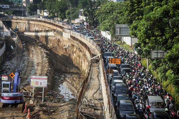  KERUGIAN KEMACETAN DI JABODETABEK  : MTI Usul Pemindahan Ibu Kota