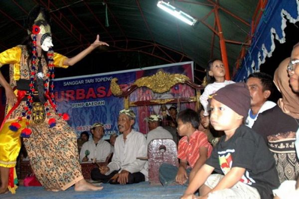  Tari Topeng Losari Cirebon Mampu Pukau Publik di Paris