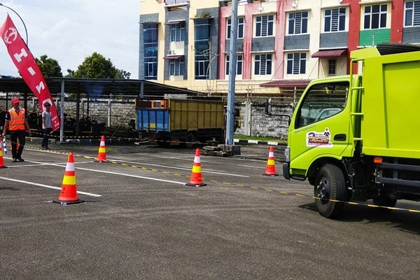  Hino Dutro Safety Driving Competition, Sopir Medan Adu Tangkas dan Kepatuhan