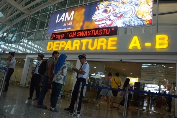  AKTIVITAS DI NGURAH RAI, 54 Penerbangan Masih Dibatalkan