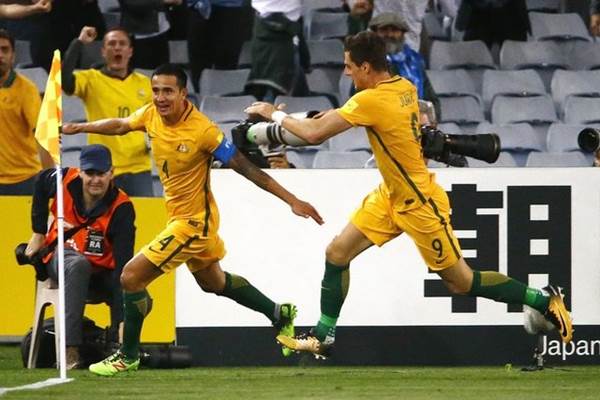 Tim Cahill mencetak gol kedua Australia saat menang 2-1 dari Suriah di babak kualifikasi Piala Dunia 2018 di Sydney, Australia, Selasa (10/10/2017)/Reuters