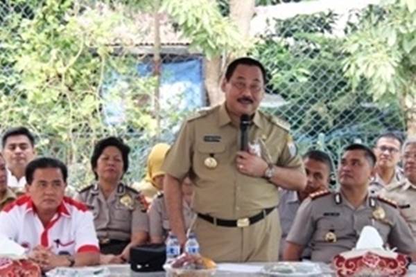  Anas Effendi Ketiduran di Sebelah Anies, Sandi Merasa Kasihan