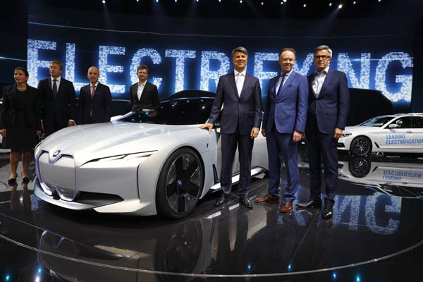  MOBIL LISTRIK : BMW Semakin Agresif